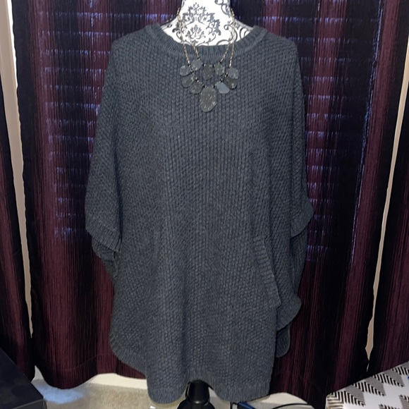 Sweater Poncho (Sz 22-28) - Picture 1 of 7